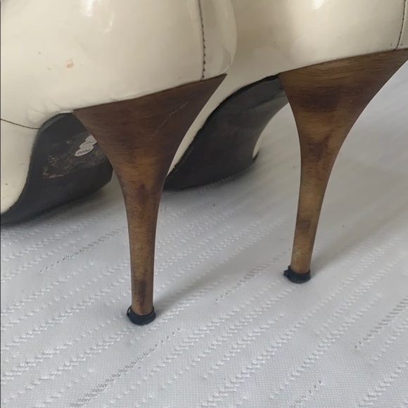 Stuart Weitzman heels with bows - Picture 8 of 8